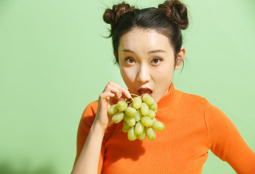 孕期吃葡萄寶寶眼睛會(huì)大嗎？吃葡萄有什么作用呢？