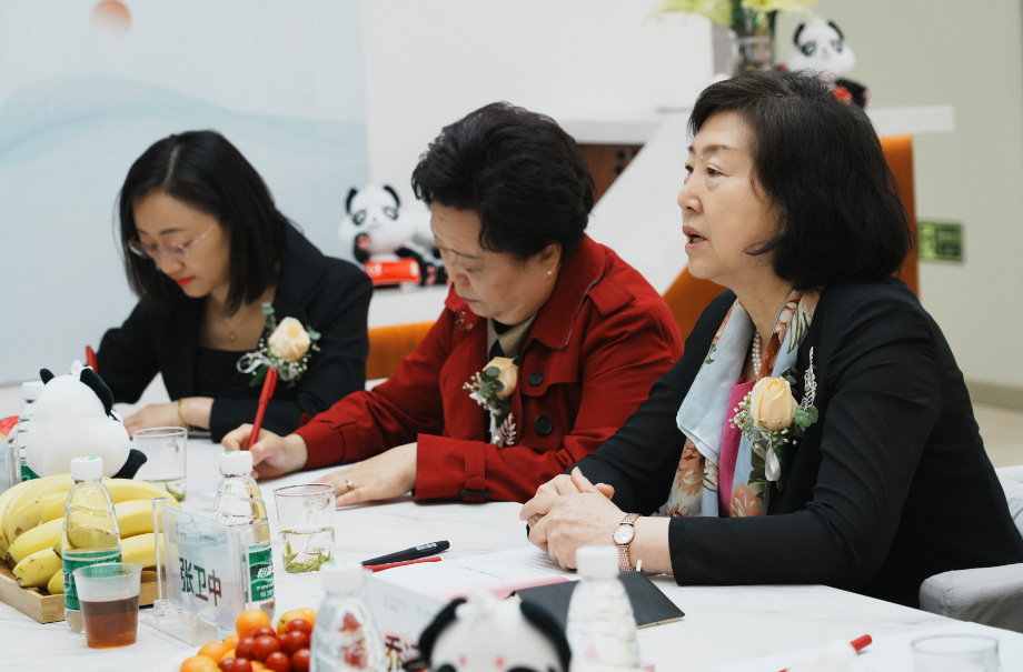 山西省衛(wèi)健委原黨組副書記、山西省優(yōu)生科學(xué)協(xié)會(huì)黨支部書記張曉清在座談會(huì)上做重要發(fā)言